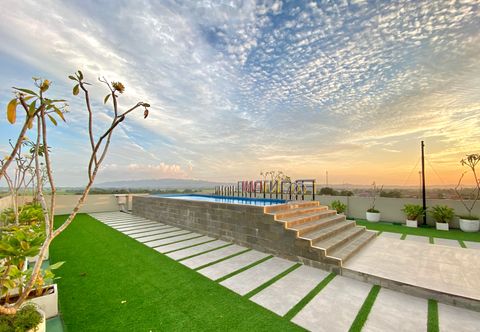 Kolam Renang Front One Hotel Gombong