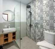 In-room Bathroom 5 Vitasha Supala Ubud - Ubud Center Prime Location