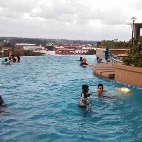 Swimming Pool 1 Zulanie Home @ D'Perdana Apartment, Free Wifi & Netflix, Spacious, Istana Jahar 酒店