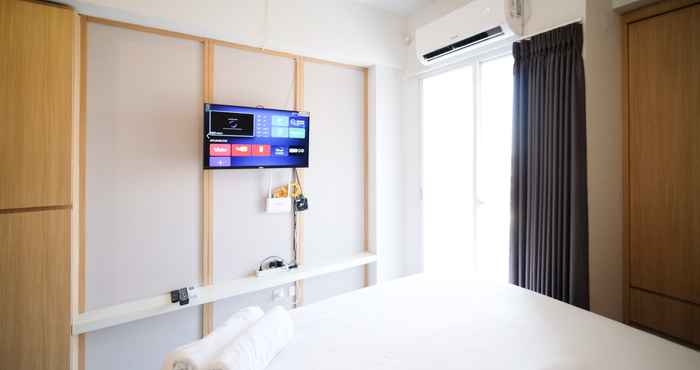 Kamar Tidur Tidy and Simple Studio Apartment at Suncity Residence By Travelio