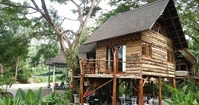 Bên ngoài Uma Villa Manado