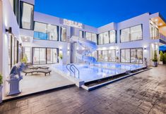 สระว่ายน้ำ 5 Dolla Villa Pattaya