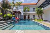 Swimming Pool The Baliem Hotel 