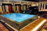 Swimming Pool The Paragon Hotel Cilacap Redpartner