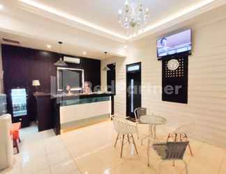 Sảnh chờ 2 The Paragon Hotel Cilacap Redpartner