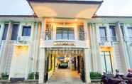 Exterior 6 The Paragon Hotel Cilacap Redpartner