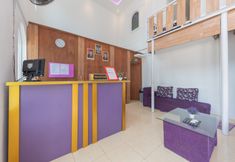Lobby 2 RedDoorz @ Jalan Pangkal Perjuangan Karawang