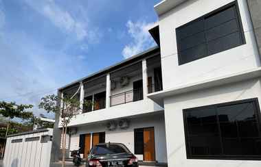 Exterior 2 Kaira Room Guest House Syariah Redpartner