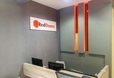Sảnh chờ 3 RedDoorz @ Balaraja Centre Plaza