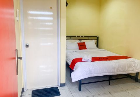 Bedroom RedDoorz @ Balaraja Centre Plaza