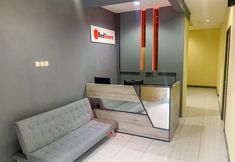 Lobby 4 RedDoorz @ Balaraja Centre Plaza