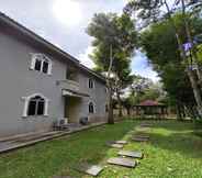 Lobby 4 OYO 90906 Rumah Rehat Awana