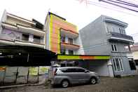 Exterior Marcello Residence Siwalankerto near Petra University Surabaya Mitra RedDoorz