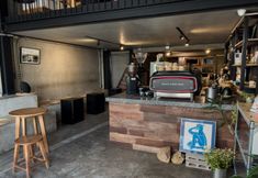 Bar, Cafe and Lounge 6 Once in a Blue Moon Cafe & Hostel