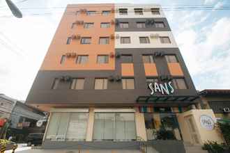 Bên ngoài 4 Sans Hotel at One JD Place Makati by RedDoorz