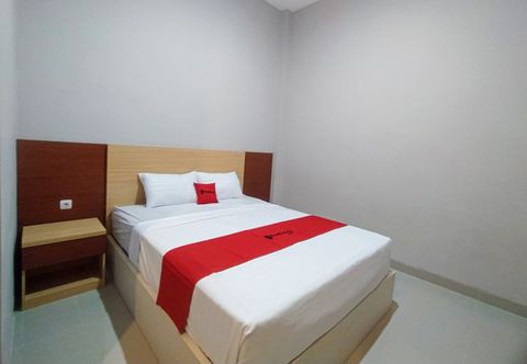 Bedroom RedDoorz Syariah near Alun Alun Tegal 2