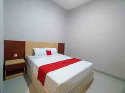 RedDoorz Syariah near Alun Alun Tegal 2, USD 14.52