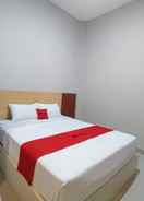 BEDROOM RedDoorz Syariah near Alun Alun Tegal 2