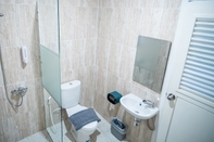 In-room Bathroom Elephant Inn and Suite Hotel by Sajiwa