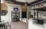 Bar, Kafe, dan Lounge 5 Tibera Morie Huize Bandung