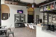 Bar, Cafe and Lounge Tibera Morie Huize Bandung