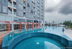 Swimming Pool 2 Escotel Amazana by Reccoma