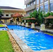 Hồ bơi 4 TripleTree Hotel & Resort Bukittinggi