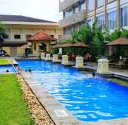 Kolam Renang 4 TripleTree Hotel & Resort Bukittinggi