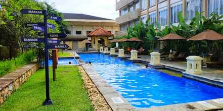 Hồ bơi 4 TripleTree Hotel & Resort Bukittinggi