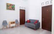 Lobby 3 RedDoorz near INSTIPER Yogyakarta