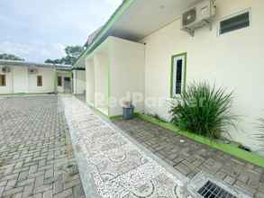 Exterior 4 CBG INN RedPartner near Stasiun Solo Balapan