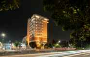 Exterior 2 The Capital Hotel Surabaya