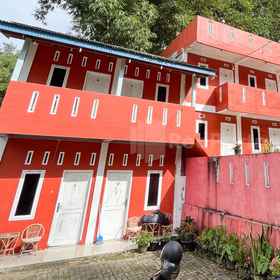 Exterior / Building 3 Penginapan Gindo Sidebuk Debuk Berastagi RedPartner, Playground Hillpark Sibolangit Hotels