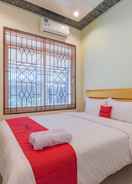 BEDROOM RedDoorz Plus near RSUD Gunung Jati Cirebon