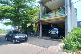 Exterior 4 RedDoorz Syariah near Bypass Krian