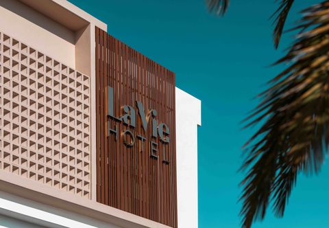 Bangunan La Vie Hotel Juru