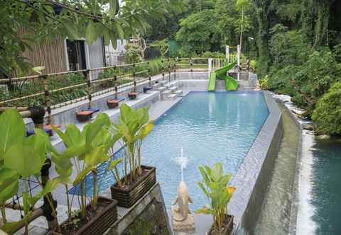 Swimming Pool By The River Cottage