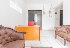 Lobi 4 RedDoorz Syariah near Alun Alun Palimanan