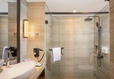 In-room Bathroom 6 Swiss-Belhotel Airport Yogyakarta