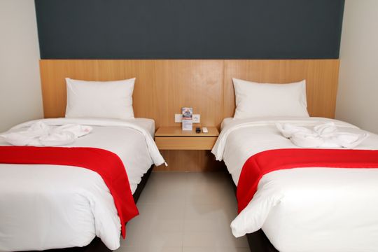 Kamar Tidur Kiyana Premiere Hotel