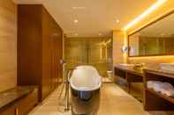 In-room Bathroom KOI Resort & Residence Da Nang