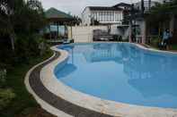 Kolam Renang Villa Celine Laguna