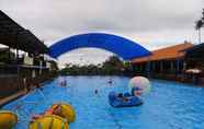 Swimming Pool 4 Srinadi Waterpark Villa