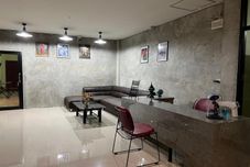 로비 V Tharm Hotel