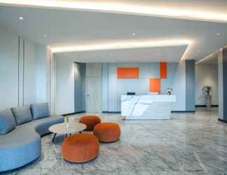 Lobby 2 HARRIS Hotel & Convention Cibinong City Bogor