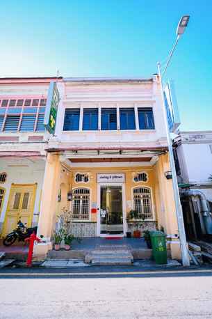 Swing & Pillows @ 75 Chulia St, Georgetown Penang, THB 419.12