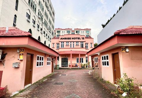 外部的 Amrise Hotel 12