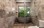 Phòng tắm bên trong 2 Coco Island Villa & Hotel Ninh Bình