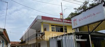 ภายนอกอาคาร 2 Hotel Kurnia @ Jln Pemuda Blora RedPartner