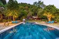 Swimming Pool Green Homestay